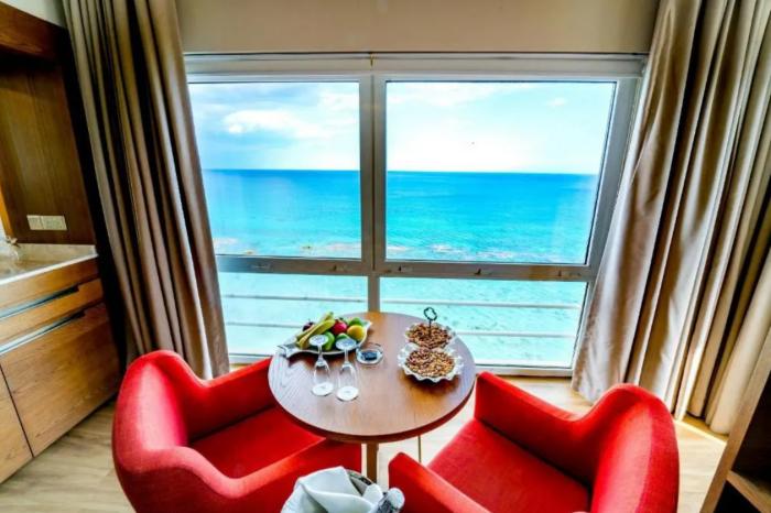 Salamis Bay Conti Resort Hotel & Casino Famagusta  Pokoj fotografie A room at the hotel