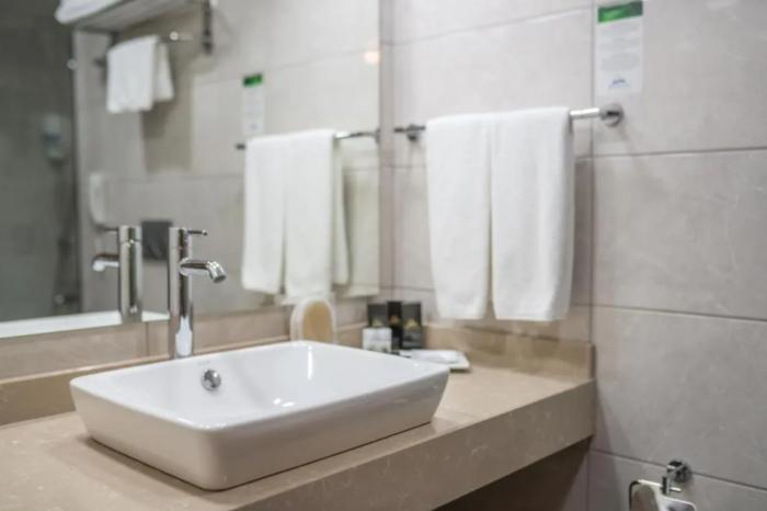 Salamis Bay Conti Resort Hotel & Casino Famagusta  Pokoj fotografie Bathroom