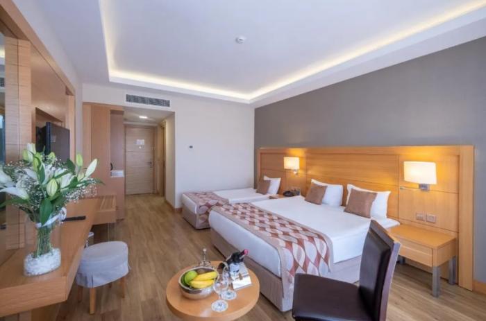Salamis Bay Conti Resort Hotel & Casino Famagusta  Pokoj fotografie A room at the hotel