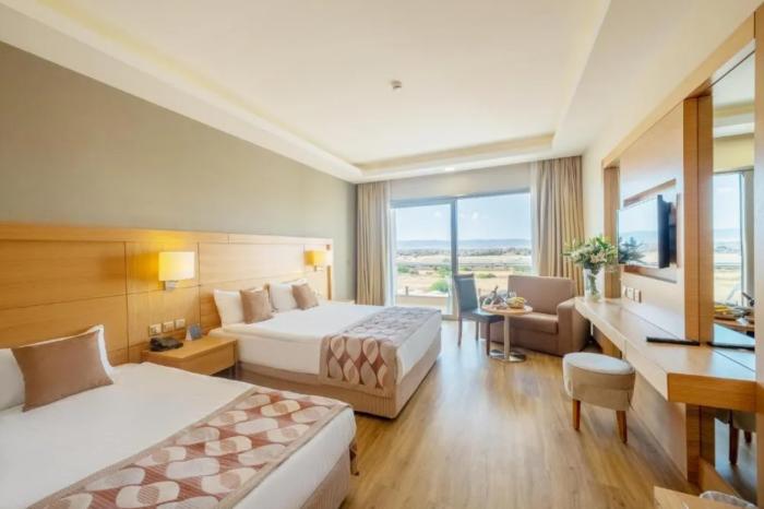 Salamis Bay Conti Resort Hotel & Casino Famagusta  Pokoj fotografie A room at the hotel