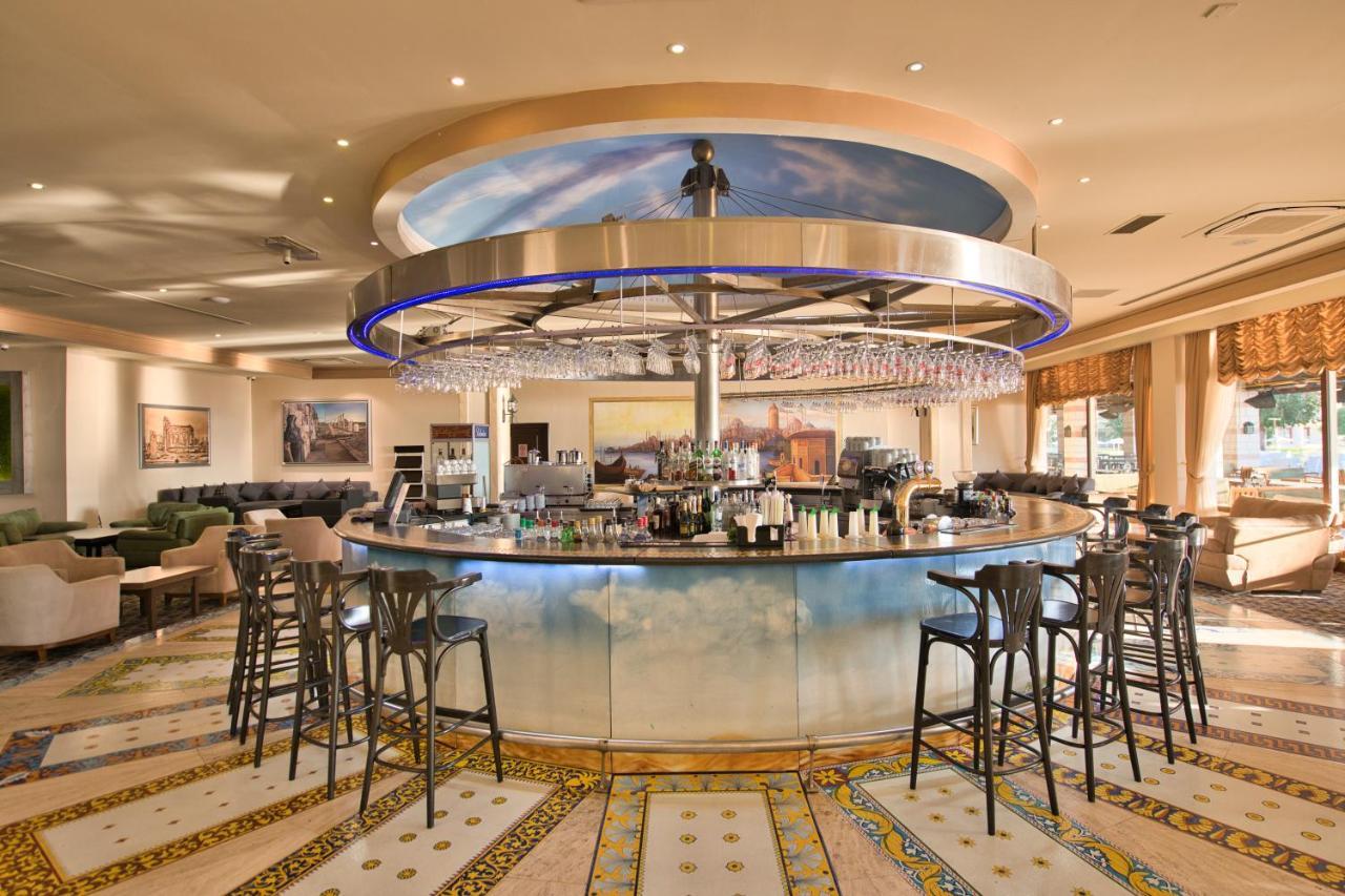 Salamis Bay Conti Resort Hotel & Casino Famagusta  Exteriér fotografie The bar at the hotel