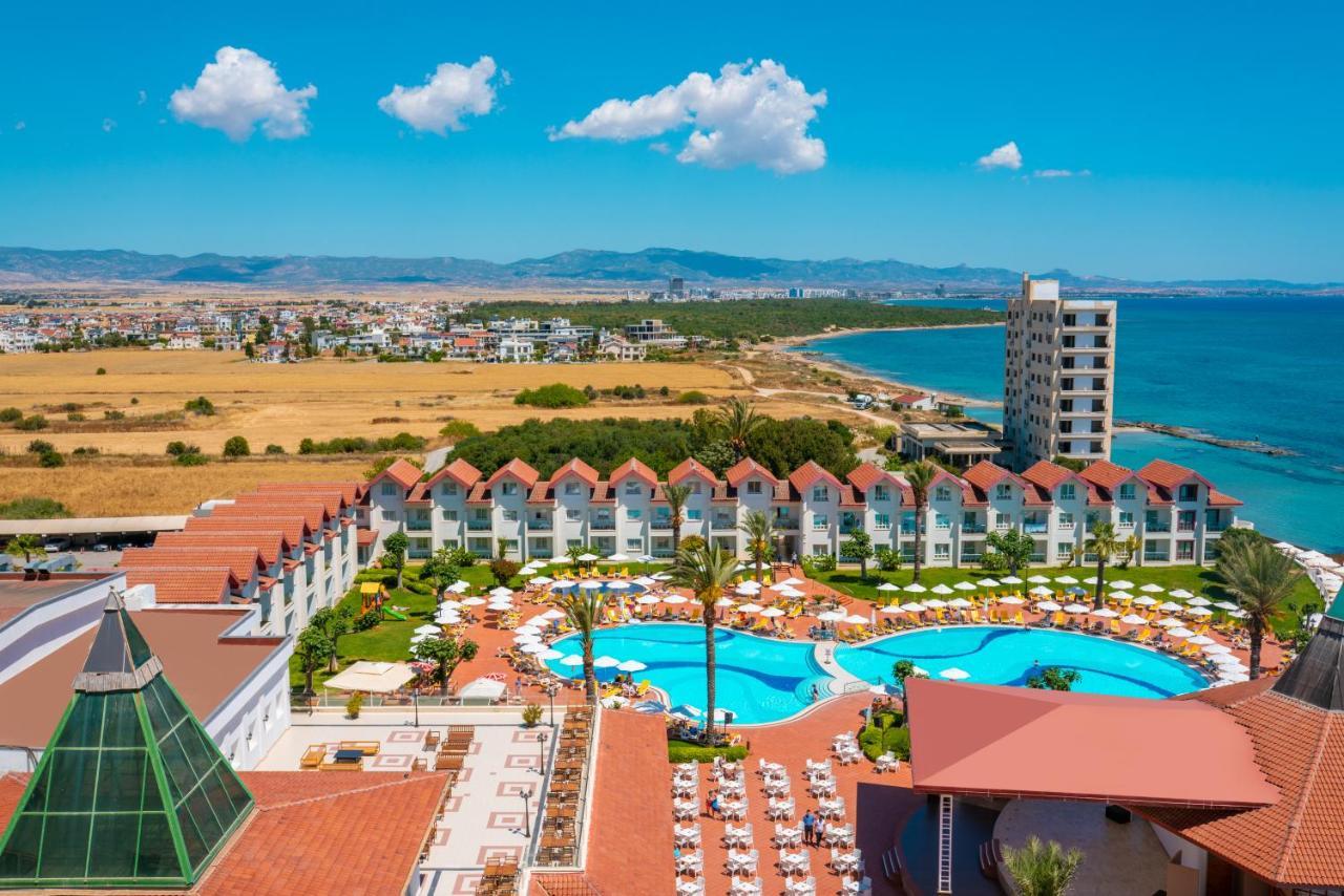 Salamis Bay Conti Resort Hotel & Casino Famagusta  Exteriér fotografie A view of the hotel