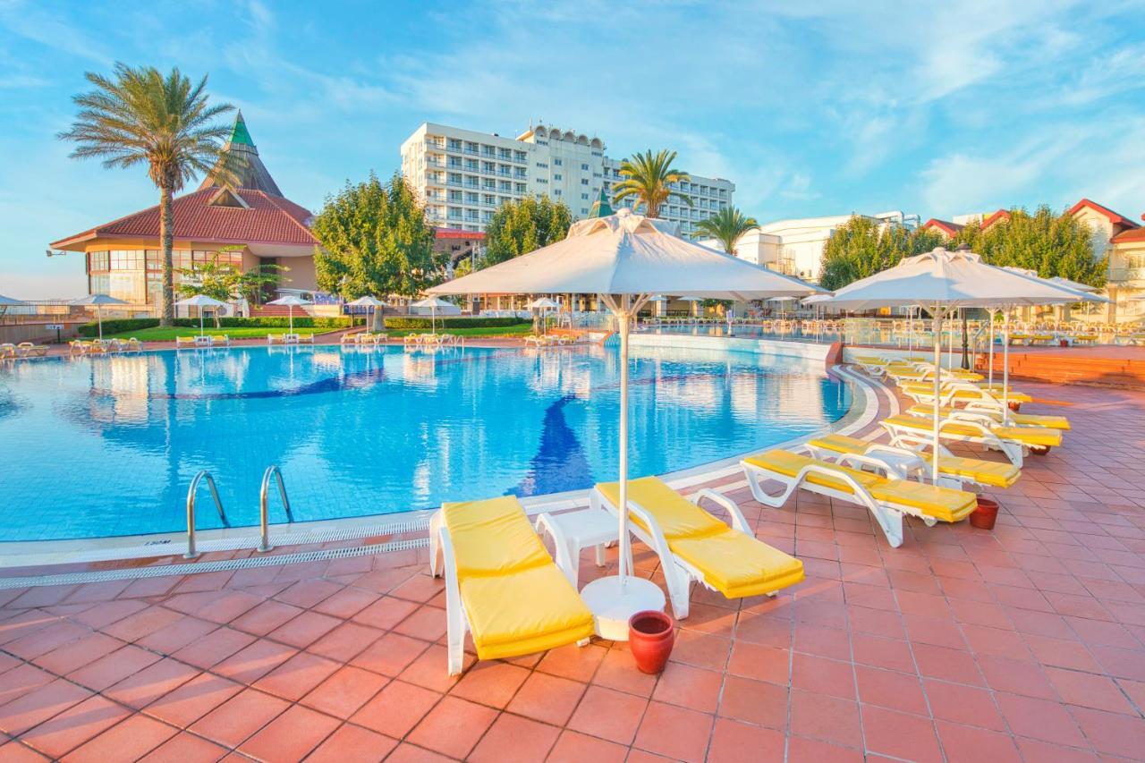 Salamis Bay Conti Resort Hotel & Casino Famagusta  Exteriér fotografie A pool at a hotel in Turkey