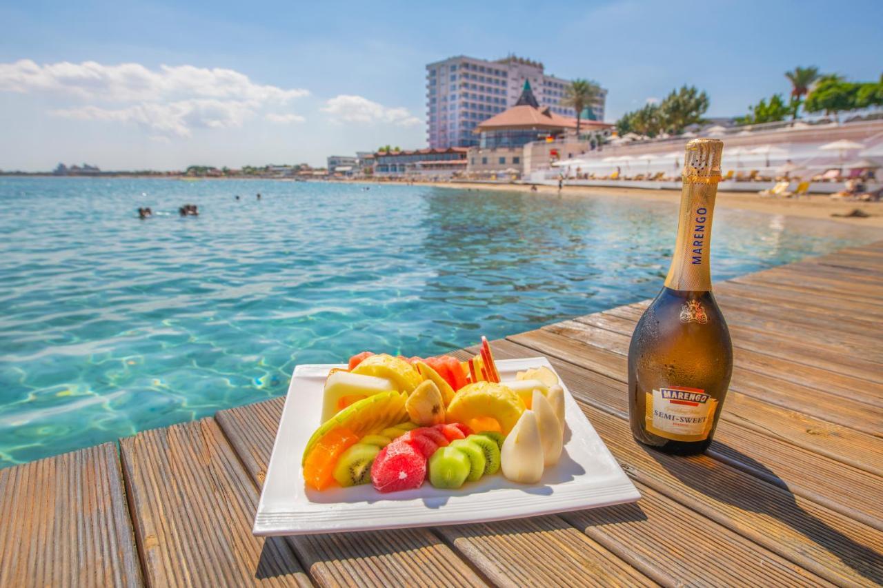 Salamis Bay Conti Resort Hotel & Casino Famagusta  Exteriér fotografie A bottle of Milaneza sparkling wine